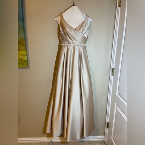 Dresses & Skirts - NWOT David's Bridal Elegant Sleeveless Dress, Size 2